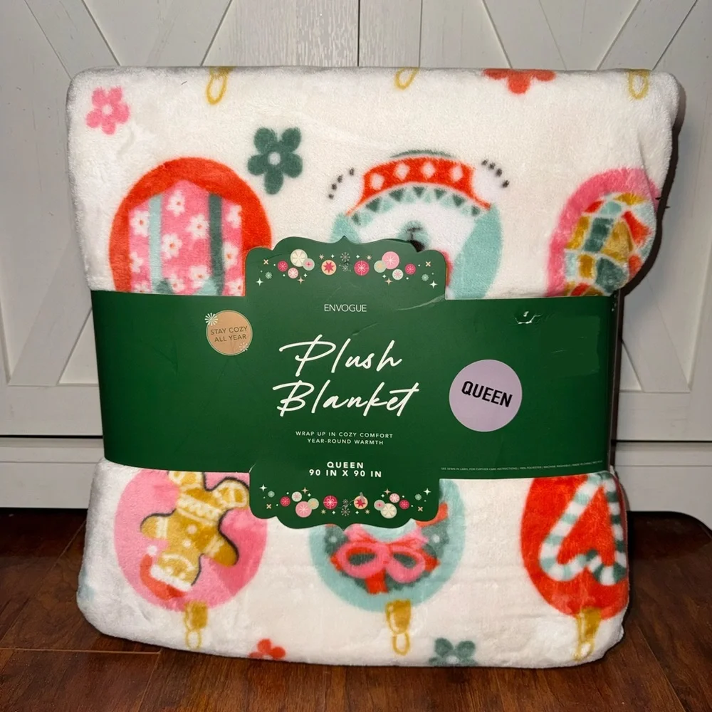 Envogue Plush Queen Holiday Ornament Plush Throw Blanket